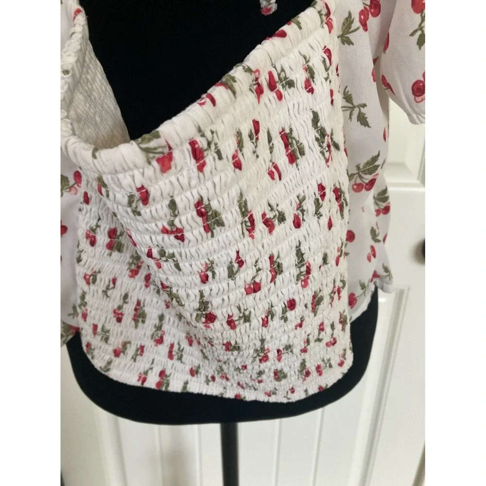 Abercrombie & Fitch White Cherry Print Puff Sleeve Crop‎ Top Size Large Feminine